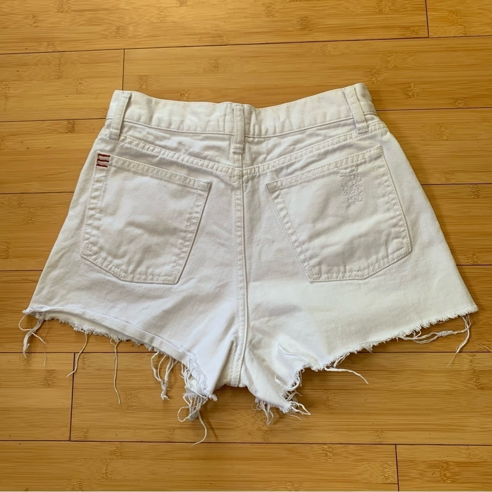 Urban Outfitters BDG White Pelmet Shorts Raw Edge Distressed Summer Size 26 - Picture 5 of 6